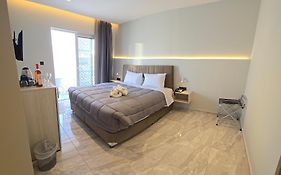 Sonia Hotel & Suites